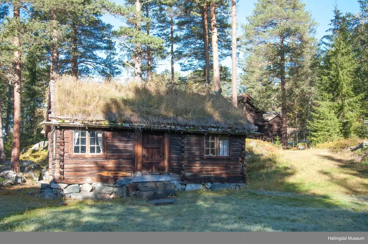 Stugu sto først i Teigen så i Åkreslåtta deretter i Meiebakka