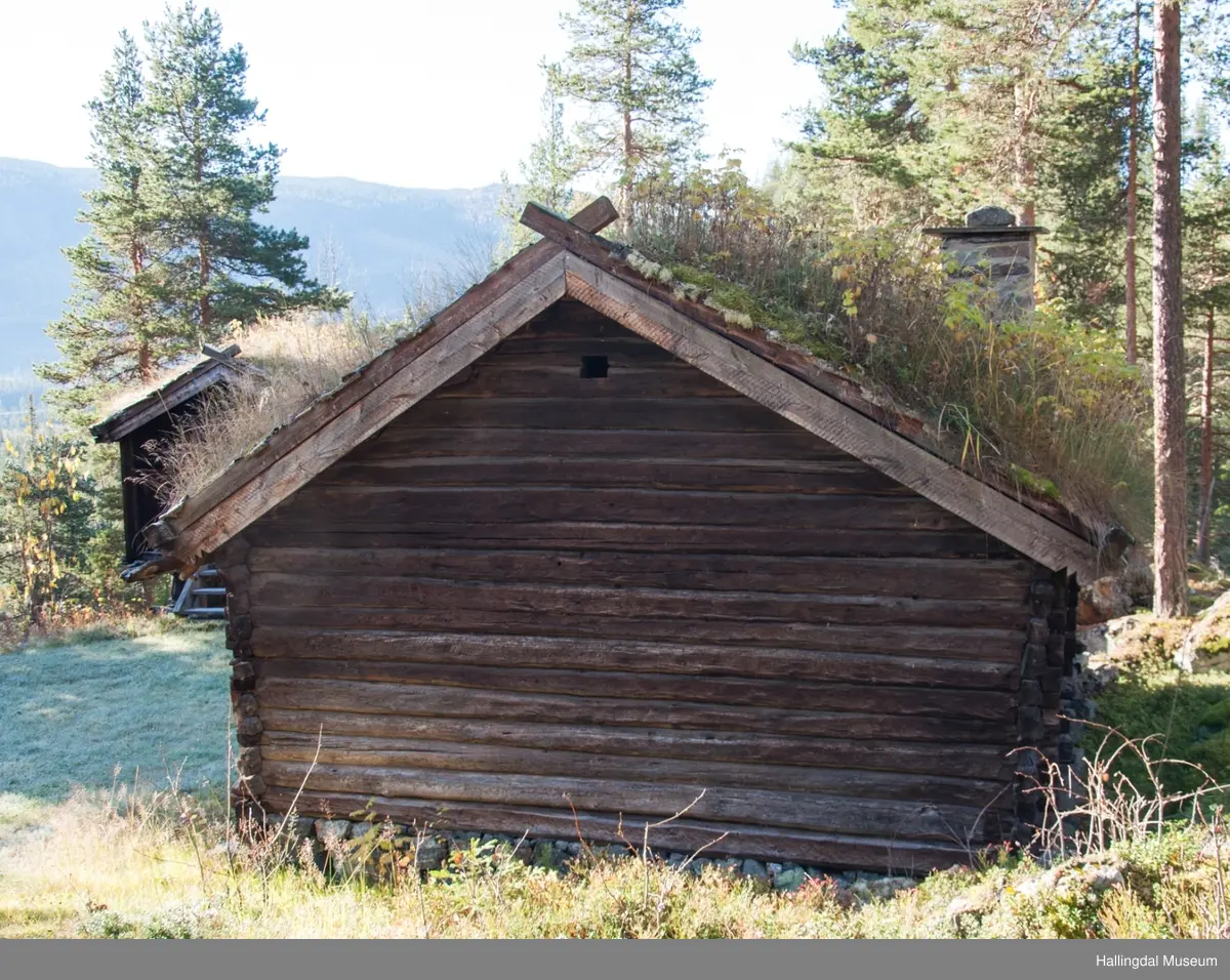 Stugu sto først i Teigen så i Åkreslåtta deretter i Meiebakka