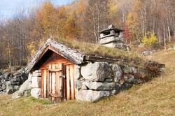 Eldhus i øvre Døkki, Dokken gård i Sudndalen
