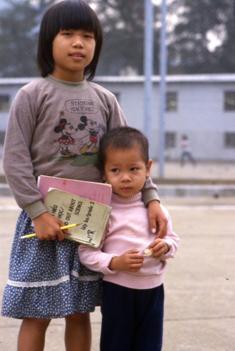 Barn i Tuen Mun flyktningeleir i Hong Kong.