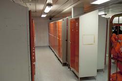 Garderobeskap i garderoben på Valhall QP.