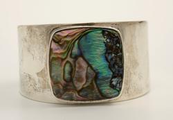 Uten tittel [Armbånd]