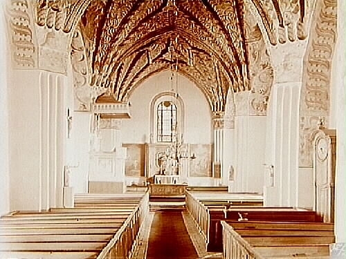 Interiör av Kungs-Husby kyrka.