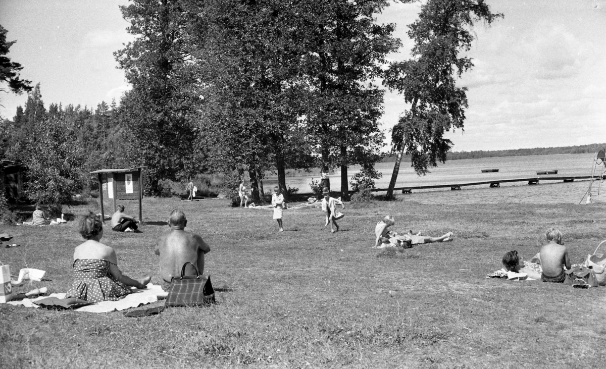 Badstrand vid Hjälmaren, 14 juli 1967

Katrinelund