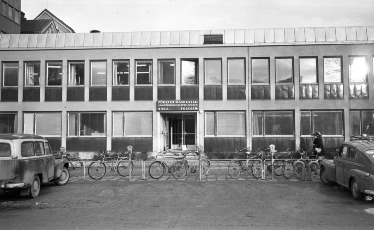 Kommunala fastigheter 28 februari 1965

Personer, Bilar, Cyklar, Sjukförsäkringsavdelningen, SHELL, Folksam.
Länsarbetsnämnden.
Volvo PV Duett.