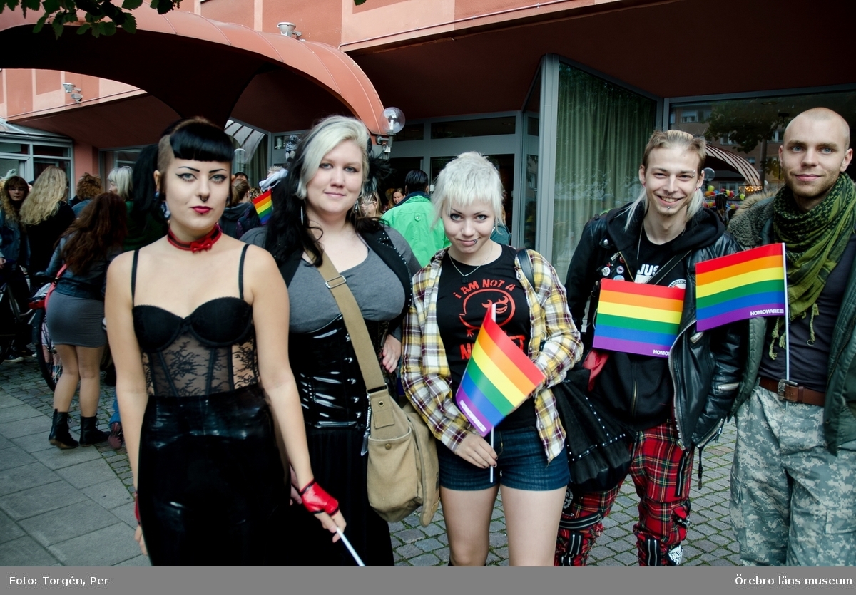 Dokumentation av Örebro Pride 2013, den 31 augusti 2013.
Förträff vid Scandic Grand Hotel.