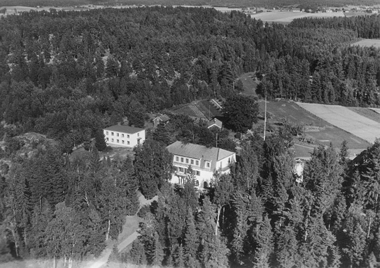 Flygfoto över Vasshammars Vårdhem, Hammar.
Bilden tagen för vykort.