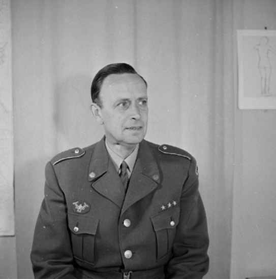 En man i uniform, bröstbild.
Arne Norling, Räddningskåren.
Bilden tagen för id-kort.