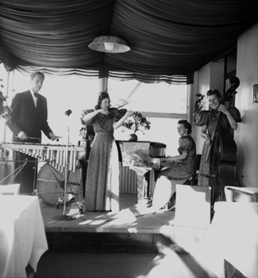 Wallins Ensemble "Continental", fyra personer med musikinstrument.