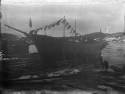 Fra Brevik, motorskonnerten "Teddy", bygd i Trosvik i 1918, 