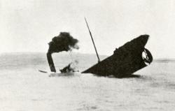 D/S 'Urna' synker etter torpedering av tysk ubåt.