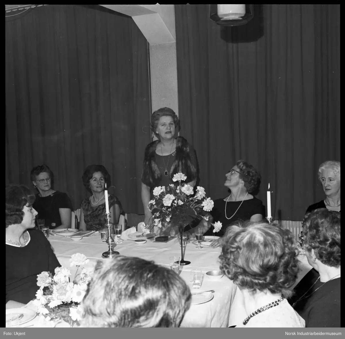 Fest for jubilantfruene, 1964. Fru Kittilsen taler.