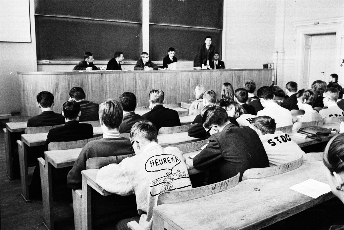 "Debatt om välfärdssamhället avslutade SSUH kurs", Uppsala, januari 1964