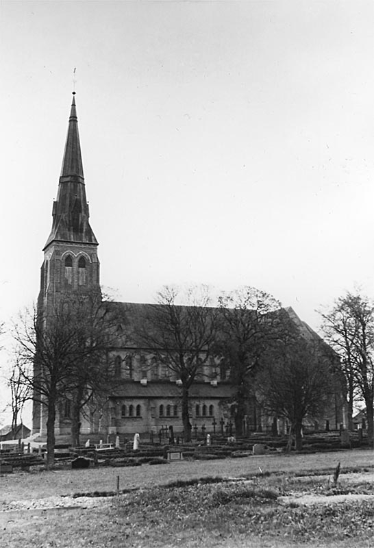 Undenäs kyrka från söder.