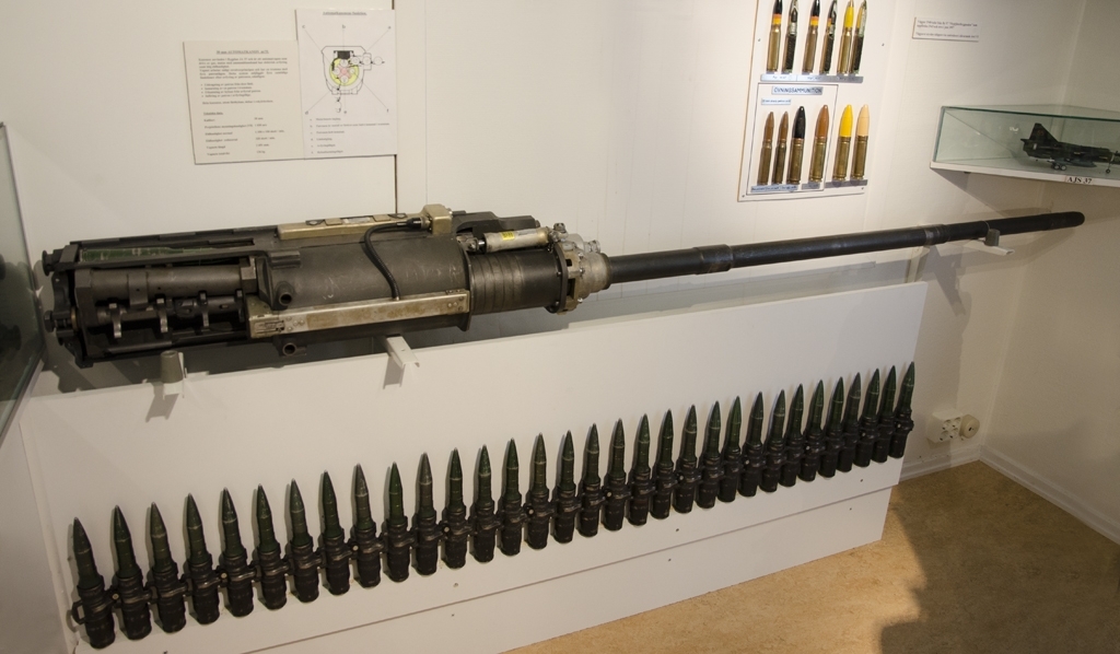 Akan m/75 30mm för Fpl37 Viggen.