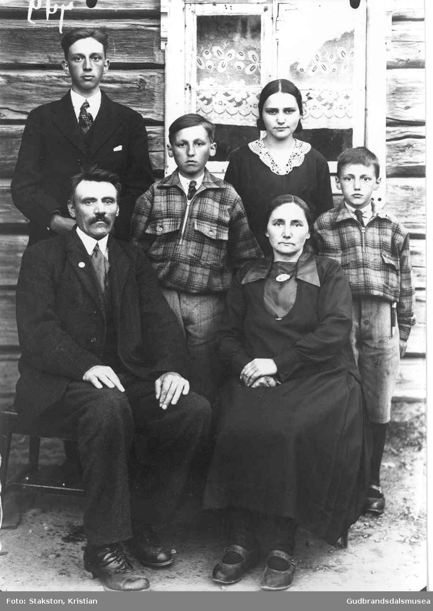 Kristian Hosar (f. 1881) med familie