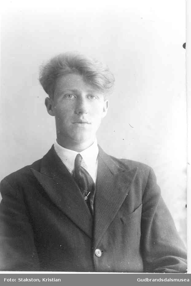 Hans Lund, Brustad (f. 1925)