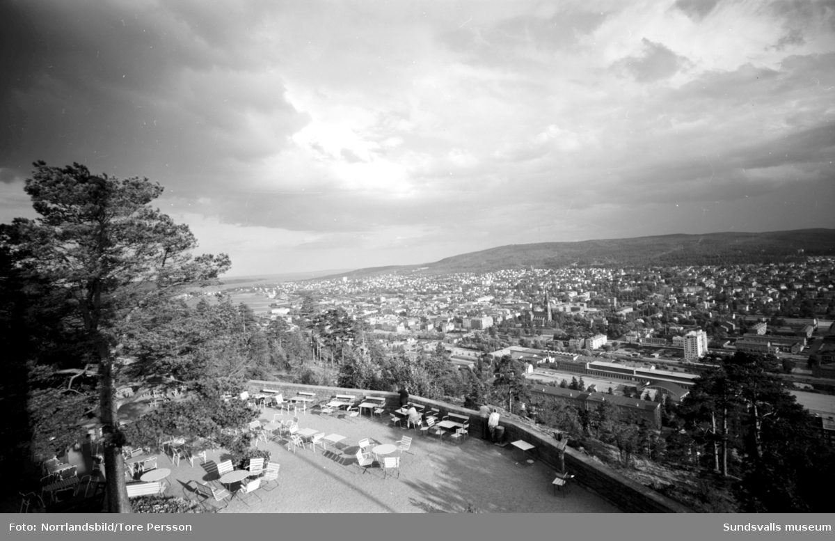 Bildserie tagen från utkikstornet på Norra berget över staden och hamnen.