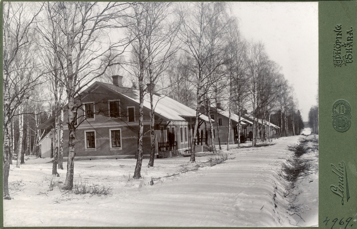 Arbetarbostäder för cementfabriken i Hällekis samt för gruvarbetarna vid Hörnsäter.