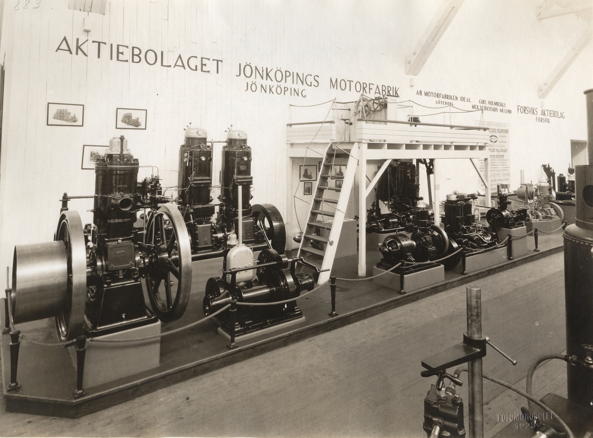 AB Jönköpings Motorfabriks monter på Göteborgsutställningen 1923.