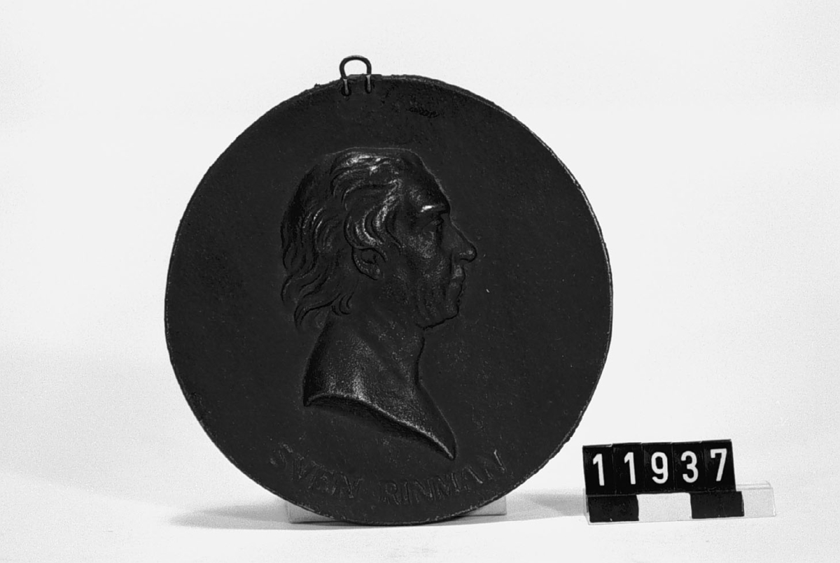 Medaljong i tackjärn, över Sven Rinman, f. 1720, d. 1792. Tjocklek 8 mm.