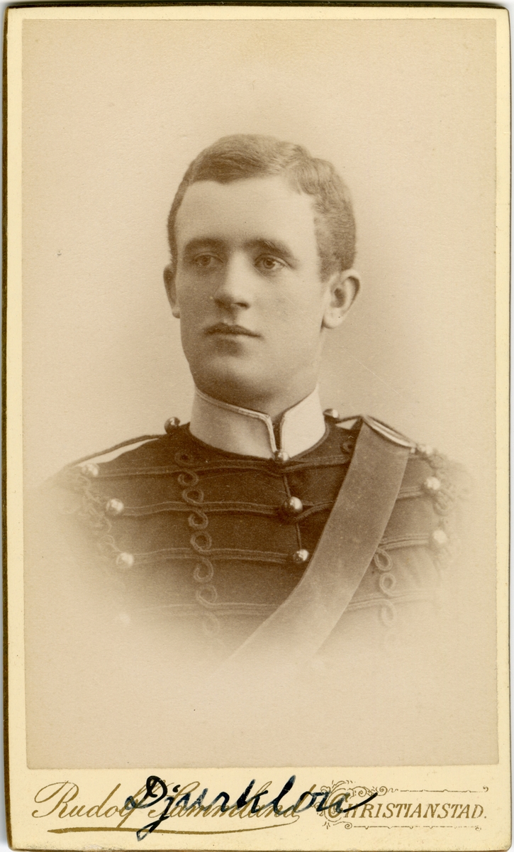 Porträtt av Nils Adolf Bengt Djurklou, officer vid Wendes artilleriregemente A 3.