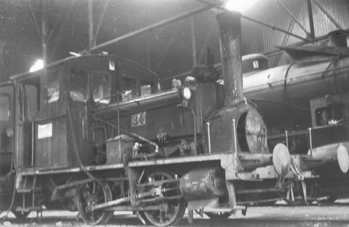 Skiftelokomotiv i Gamlestallen i Lodalen i Oslo. Damplokomotiv type 7a nr. 34.