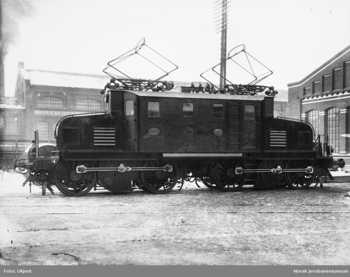 Elektrisk lokomotiv type El 1 nr 2001 på Thune's mek. Værksted før levering