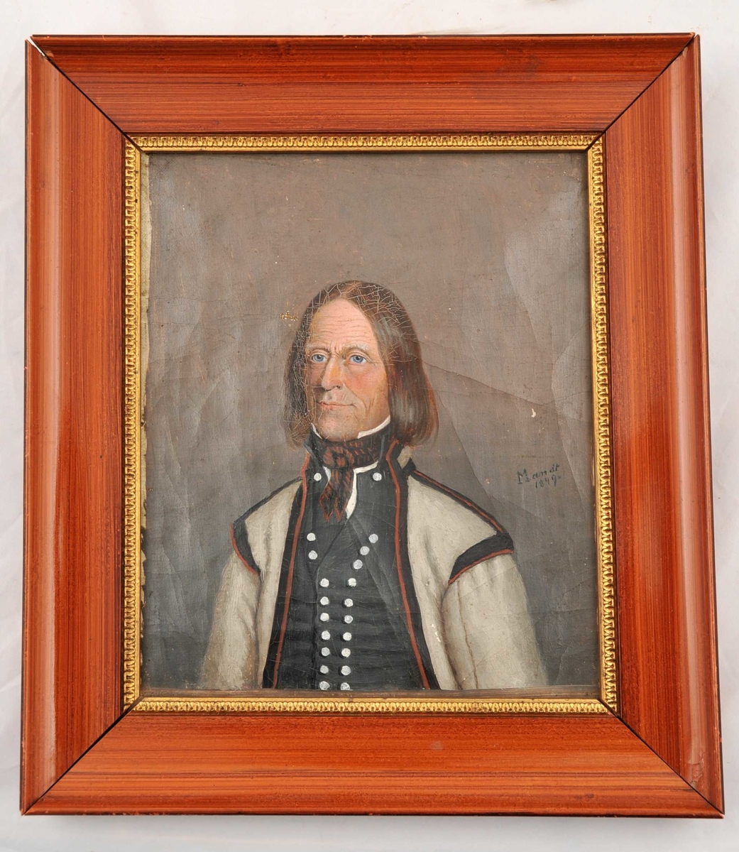 Portrett av Eivind N. Heggtveit iført gråtrøyedrakt.