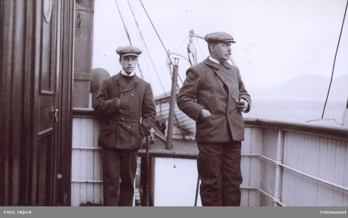 Heftyes reise til Svalbard og Ingø. 
Skip, gruppebilder, Berentsen, Strømsted 1911