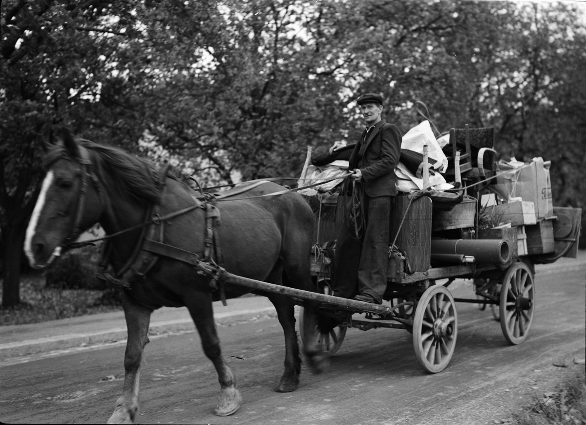Hästtransport med flyttlass på Kyrkogårdsgatan