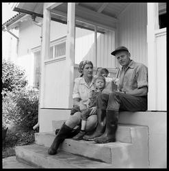 Familien ved Gravdal gård.