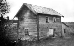 Stenbekk mølle og frørenseri i Tune. 
Vannrenna er borte, de