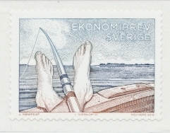Frimärken i rulle, ett motiv med en fiskare med metspö i en liten båt. Ekonomibrev.