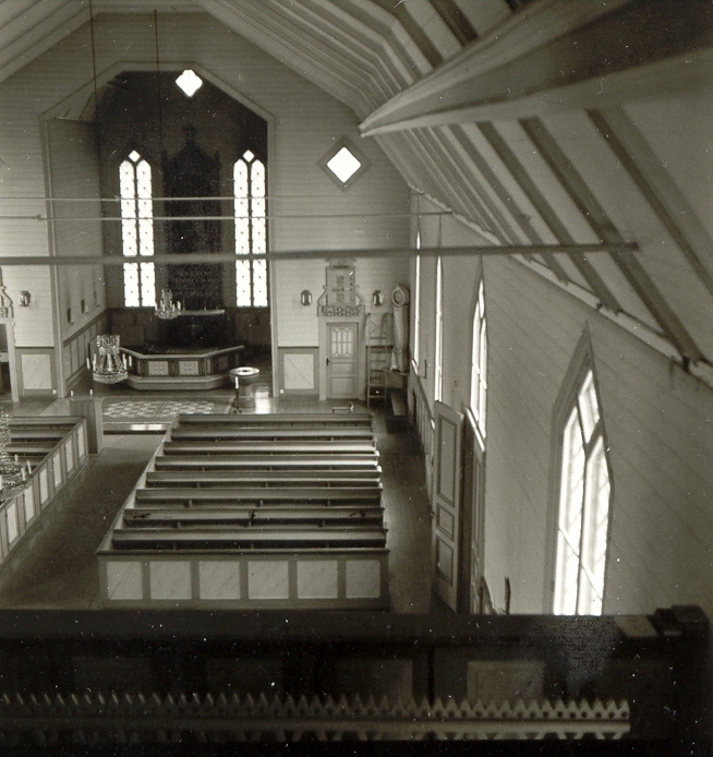 Långhuset i Oskars kyrka från läktaren.