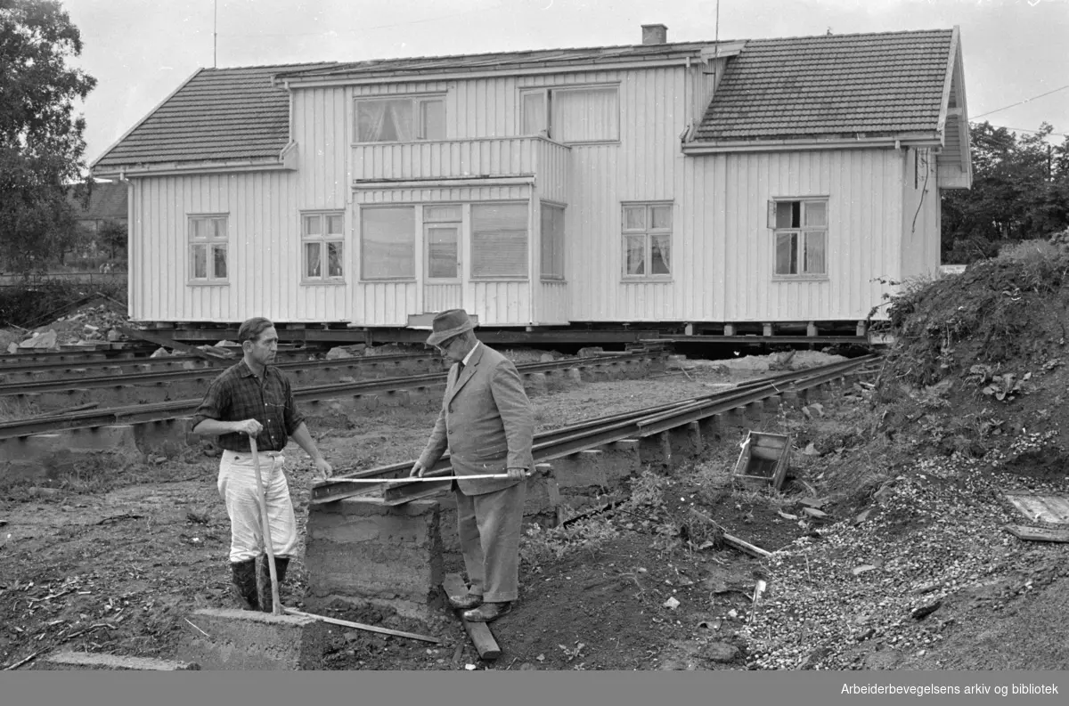 Hovinveien 41, hus flyttes 100 meter.August 1963
