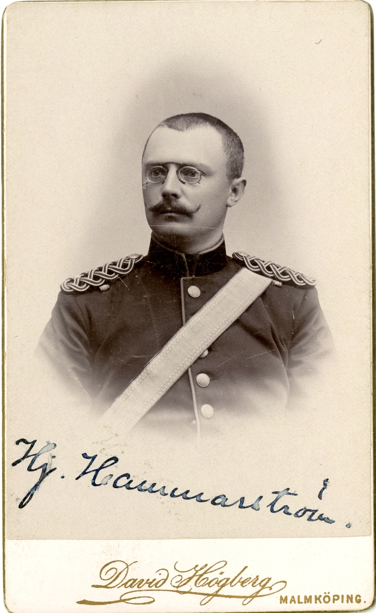 Porträtt av Hjalmar Edvard Hammarström, marinläkare vid Flottan.