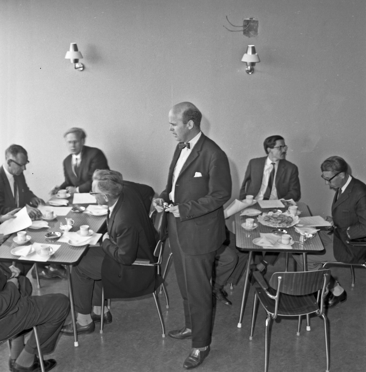 Interiører og noen eksteriør fra nye bygninger - bestiller H.M.V.