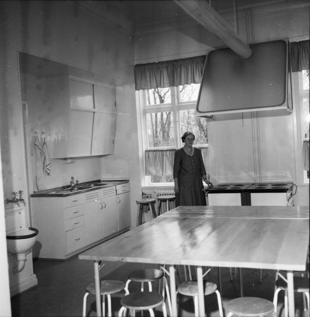 Vardens arkiv. "Frogner husmorskole"  14.05.1954
