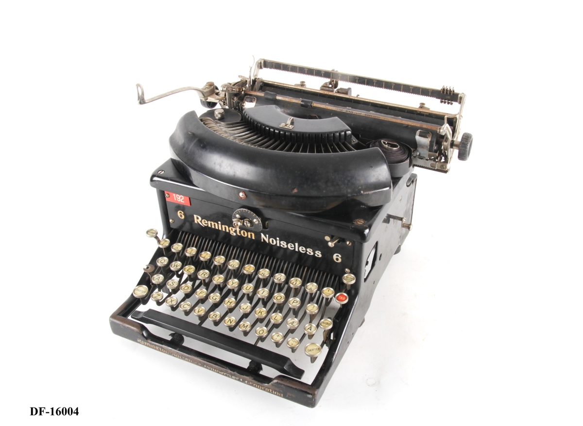 Manuell skrivemaskin med skrivevalse.