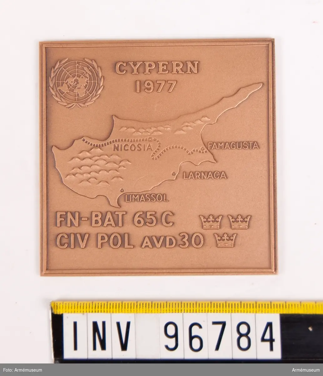 Plakett i brons för Plakett för FN-BAT 65 C CIV POL AVD 30 Cypern 1977.