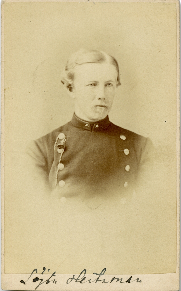 Porträtt av löjtnant Gustaf Alfred Hertzman, löjtnant vid Älvsborgs regemente I 15.