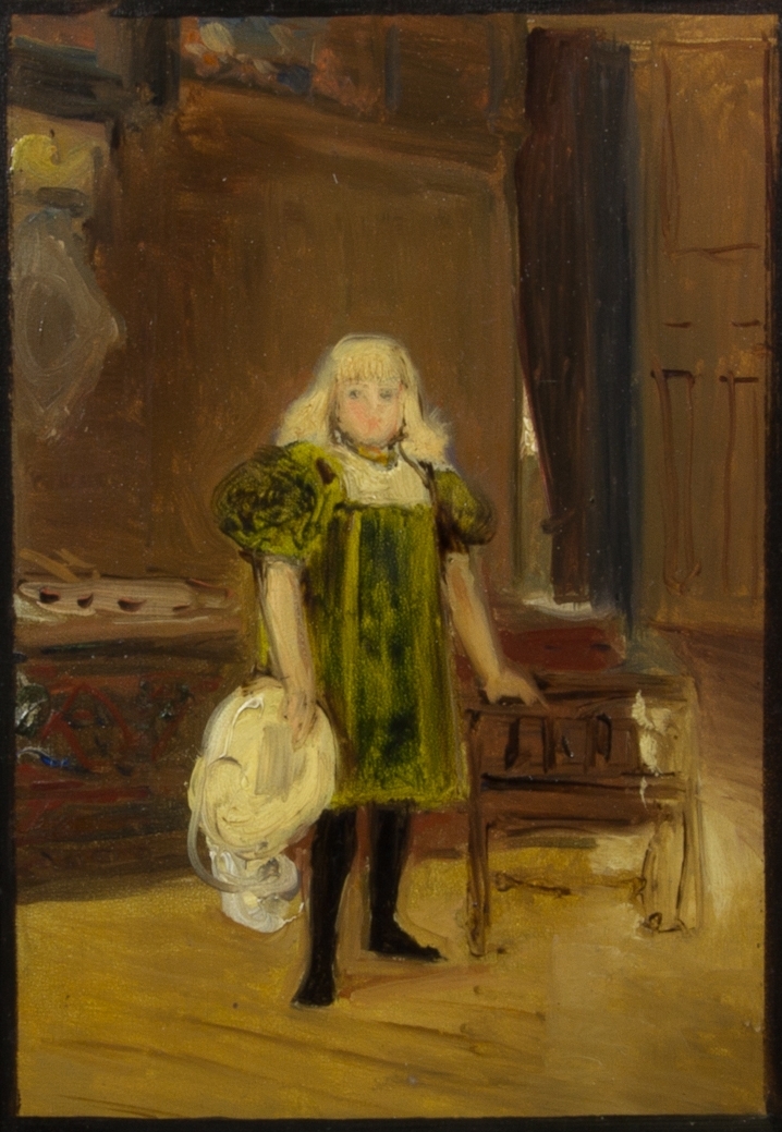 Porträttskiss föreställande Margherita Kronberg som barn. Stående i en rumsinteriör med ena handen på en möbel. Klädd i grön klänning vid vit spetsinsättning och puffärmar samt svarta strumpor. Hon håller i ena handen en gulvit stor hatt. Hon har halvlångt ljust hår och lugg.