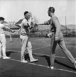 Vardens arkiv. "Tenniskurs på Falkum"  02.05.1954