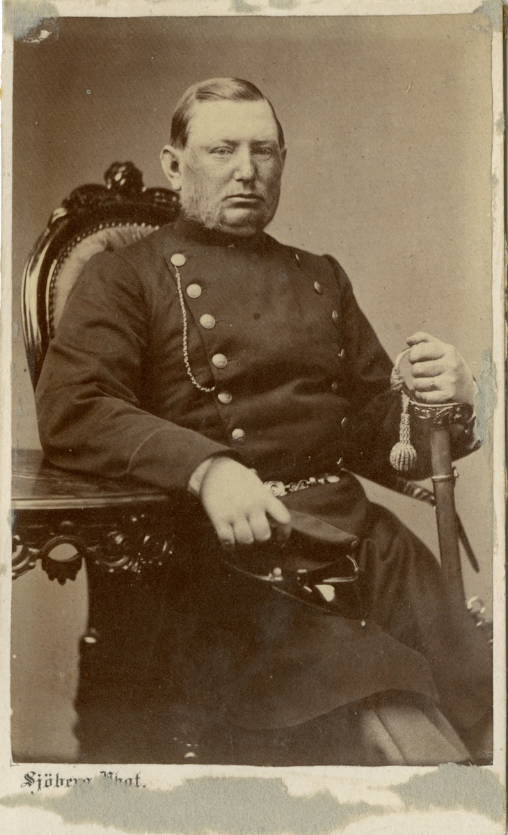 Porträtt av August Hillberg, löjtnant vid Hälsinge regemente I 14.