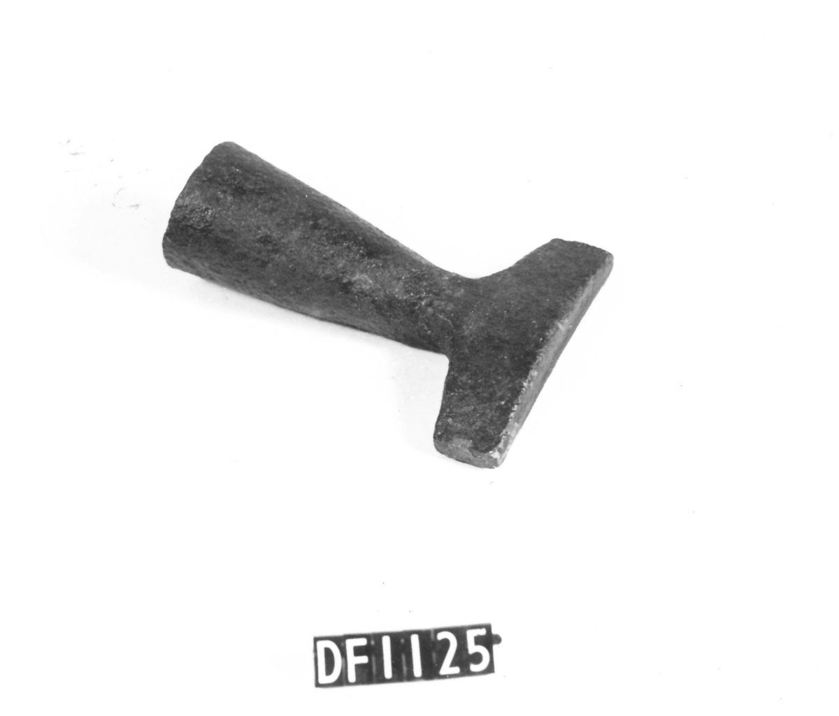 Drivholt ble brukt til å drive tønneband ned på tønnen. Den ble holdt mot tønnebandet og slått på med diksel.