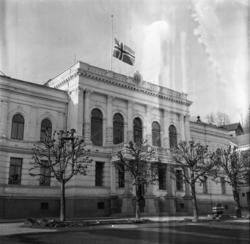 Vardens arkiv. "Flagg på halv stang. Kronprinsesse Märtha dø