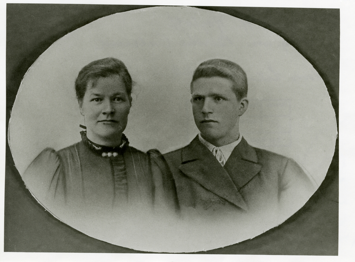 Portrett av Hans H. og Berthe Høgloft.