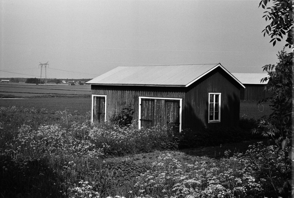 Uthus och garage, Vittja 4:3, Tuna socken, Uppland 1987