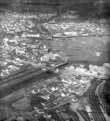 Flyfoto over Moss. Kanalen med ny kanalbru.